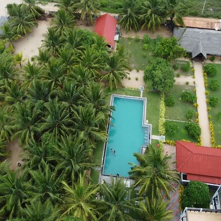 Nn Beach Resort & Spa ニラヴェリ エクステリア 写真