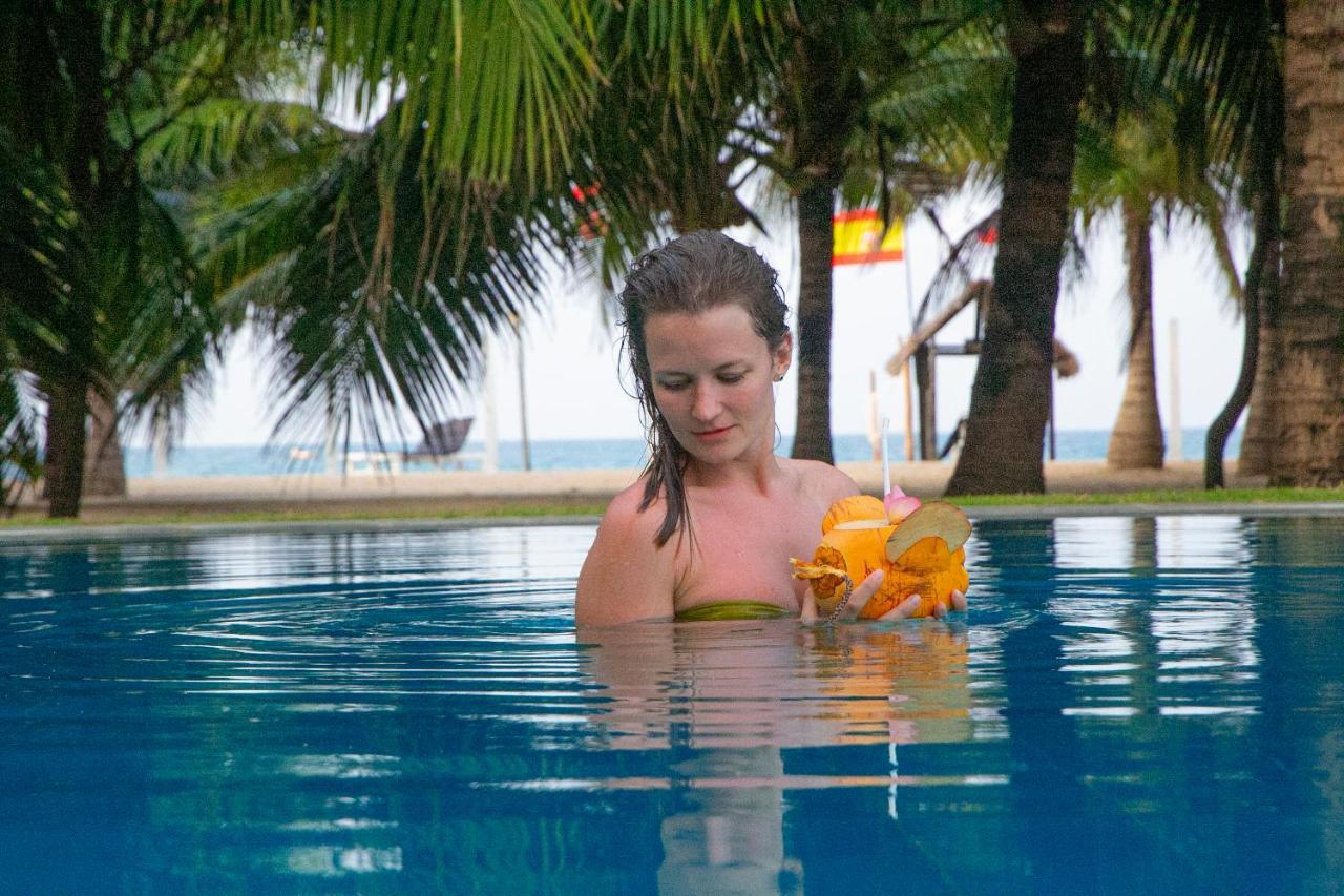 Nn Beach Resort & Spa ニラヴェリ エクステリア 写真