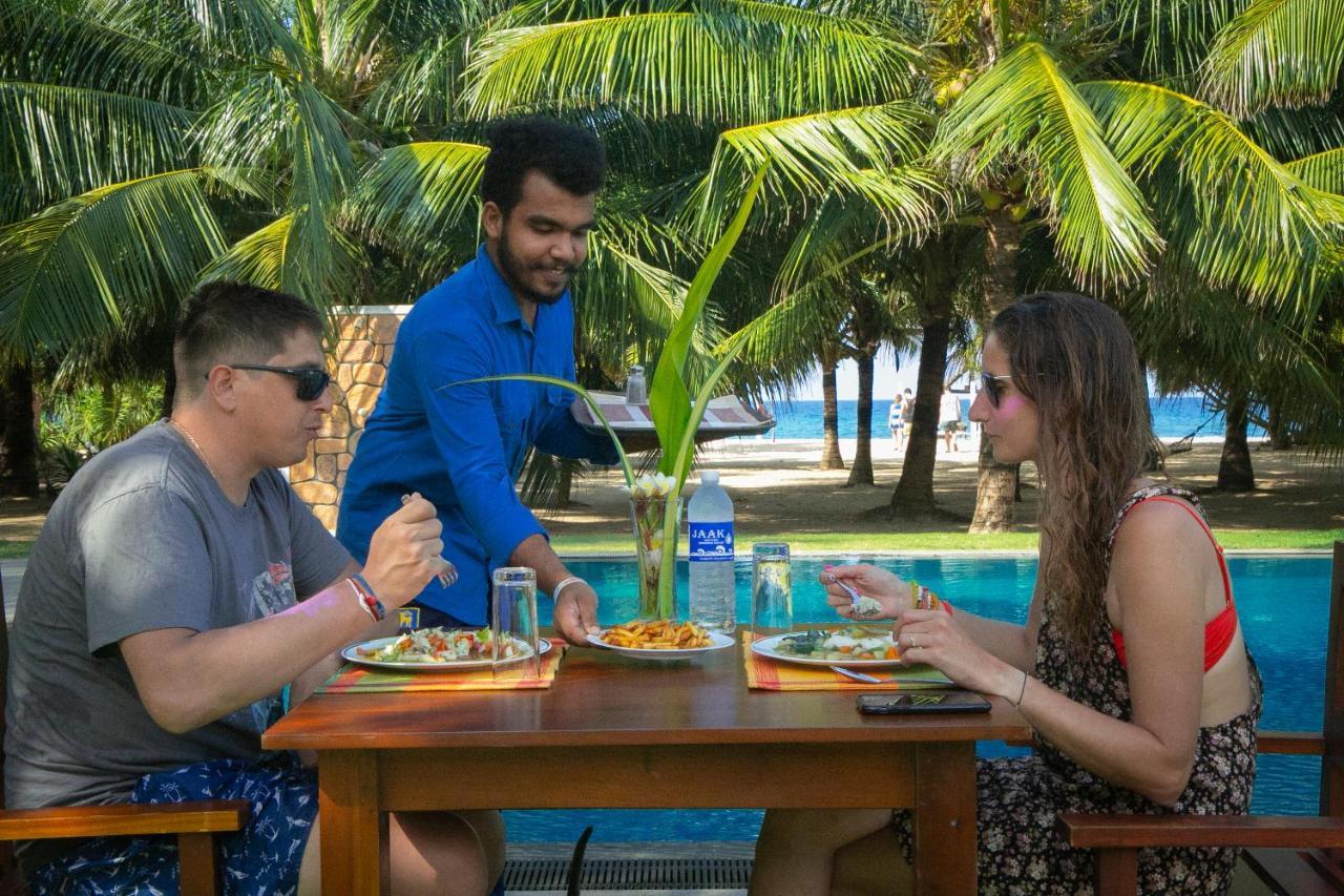Nn Beach Resort & Spa ニラヴェリ エクステリア 写真