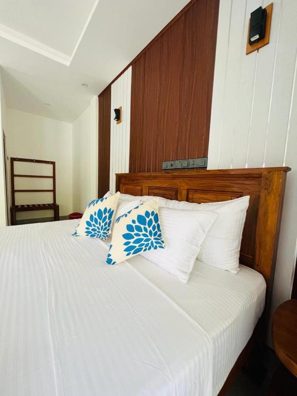 Nn Beach Resort & Spa ニラヴェリ エクステリア 写真