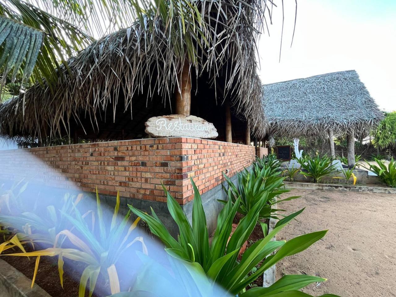 Nn Beach Resort & Spa ニラヴェリ エクステリア 写真