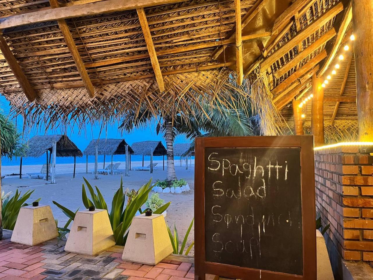 Nn Beach Resort & Spa ニラヴェリ エクステリア 写真